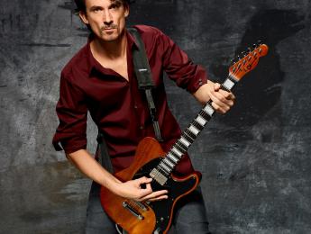 Joe Duplantier del grupo Gojira muestra sus nuevas Charvel y DiMarzio signature