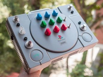 PedalStation: Multiefectos DIY con 4 pedales montados en una PlayStation
