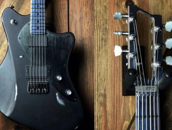 Balaguer Espadanator, una guitarra con cuerpo y mástil de aluminio y acabado relic