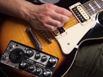 Una Epiphone modificada para insertarle un ZVex Fuzz Factory y un octavador Joyo