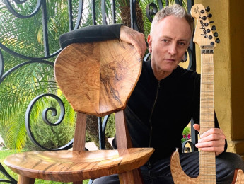 Phil Collen, posiblemente el primer guitarrista en ser endorser de una silla