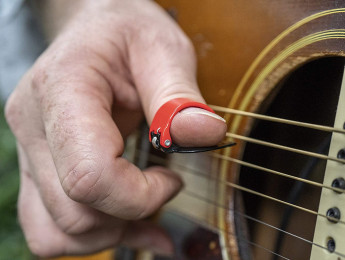 Black Mountain Thumb Pick, la primera púa de pulgar con resorte del mundo