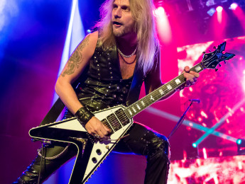 Richie Faulkner se queja de que un troll ha intentado registrar uno de sus riffs