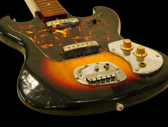 A subasta por 50.000 dólares una guitarra japonesa usada por Jimi Hendrix