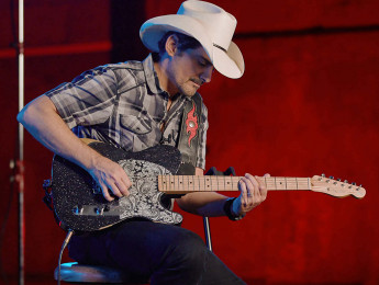 Fender anuncia la Brad Paisley Esquire con pastilla oculta Seymour Duncan Secret Agent en mástil