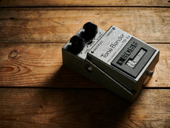 Boss Waza Craft TB-2W Tone Bender, un fuzz legendario rediseñado en colaboración con Sola Sound