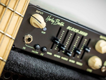 Harley Benton Block-300B, un cabezal compacto de bajo con 300 W de potencia