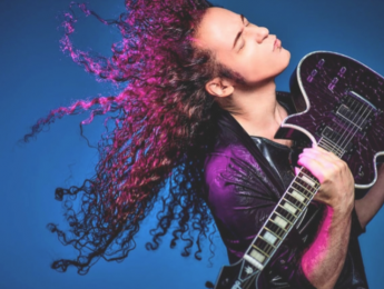 Jackson Marty Friedman MF-1 Purple Mirror, la signature del ex Megadeth con acabado de espejo roto