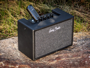 Harley Benton Air Borne Go, un amplificador de sobremesa con inalámbrico incorporado