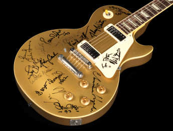 Subastan Gibson Les Paul Goldtop autografiada por Bob Dylan, Neil Young, Eric Clapton y otros