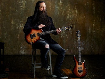 Ernie Ball Music Man y John Petrucci celebran 20 años de colaboración con dos guitarras y un vídeo