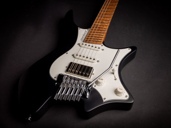 Strandberg Boden Classic 6 Tremolo LE Svarten, una headless multiescala con pastillas Suhr