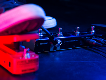 Hotone Ampero Control, una pedalera MIDI, USB y Bluetooth para controlar numerosos dispositivos