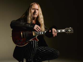 Réplica de la Gibson Jerry Cantrell "Wino" Les Paul Custom para el guitarrista de Alice In Chains