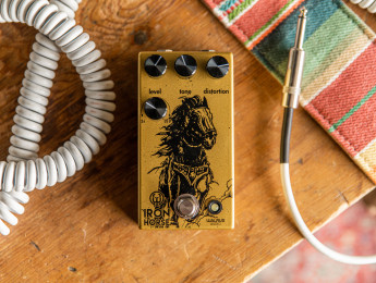 Walrus Iron Horse V3, nueva versión que permite mezclar el clipping de LED y de Silicio