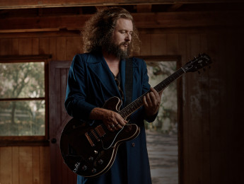 Gibson anuncia la guitarra Jim James ES-335 Walnut para el líder de My Morning Jacket