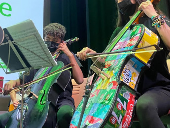 Orquesta de la Música del Reciclaje, un proyecto social que crea sus propios instrumentos