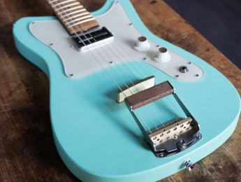 TunaTone Palm Vibrato, sistema de vibrato diseñado para accionarse con la palma de la mano