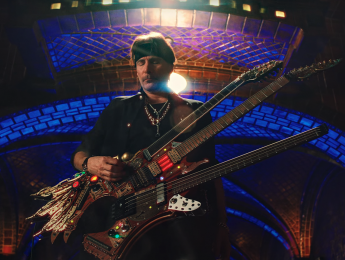 Hydra, la extravagante guitarra de Steve Vai, por fin en acción