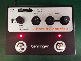Behringer Chorus Ensemble, un Boss CE-1 probablemente asequible
