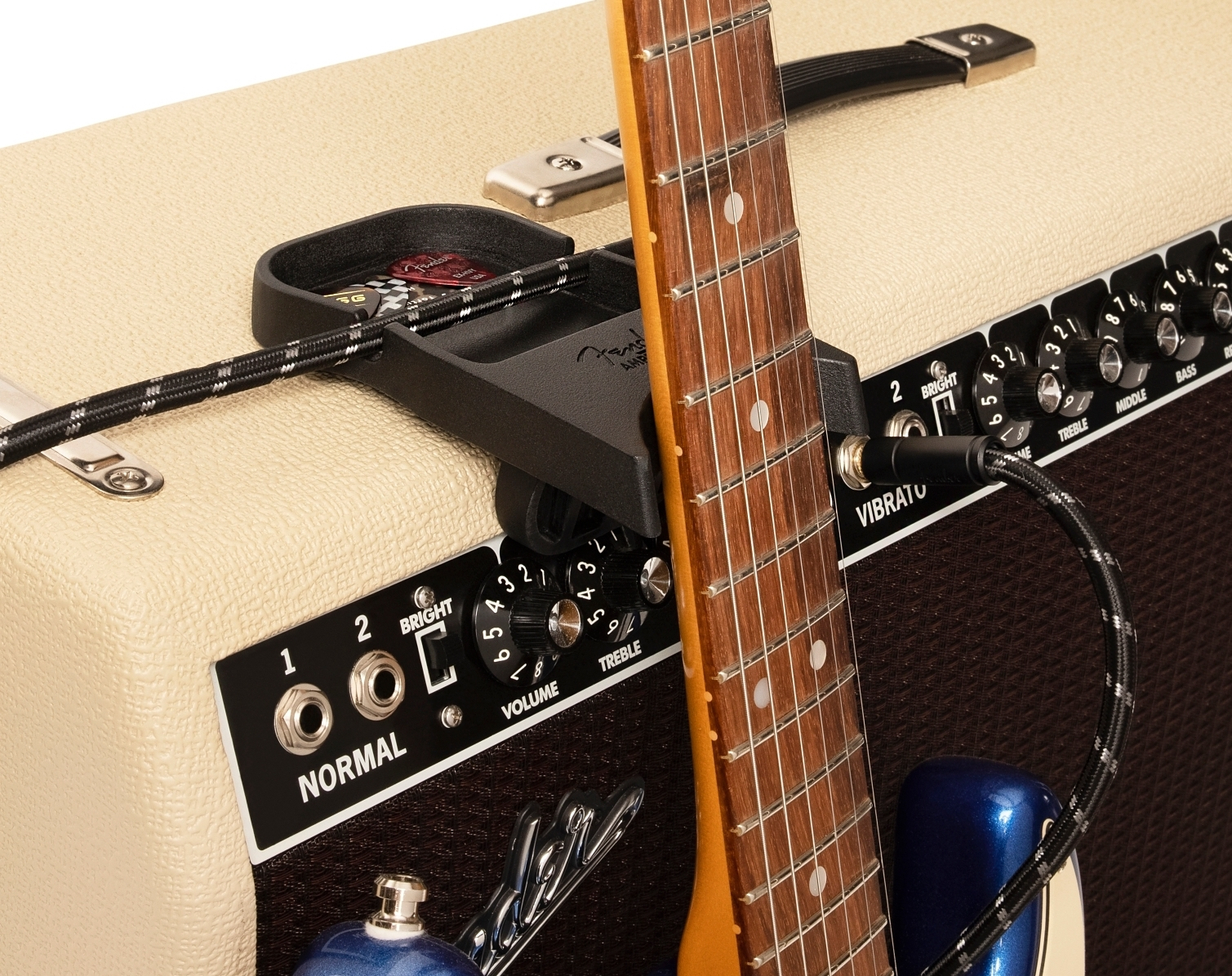 realimentación Productos lácteos labios Fender Amperstand es un soporte de guitarra con bandeja que se adhiere al  amplificador | Guitarristas