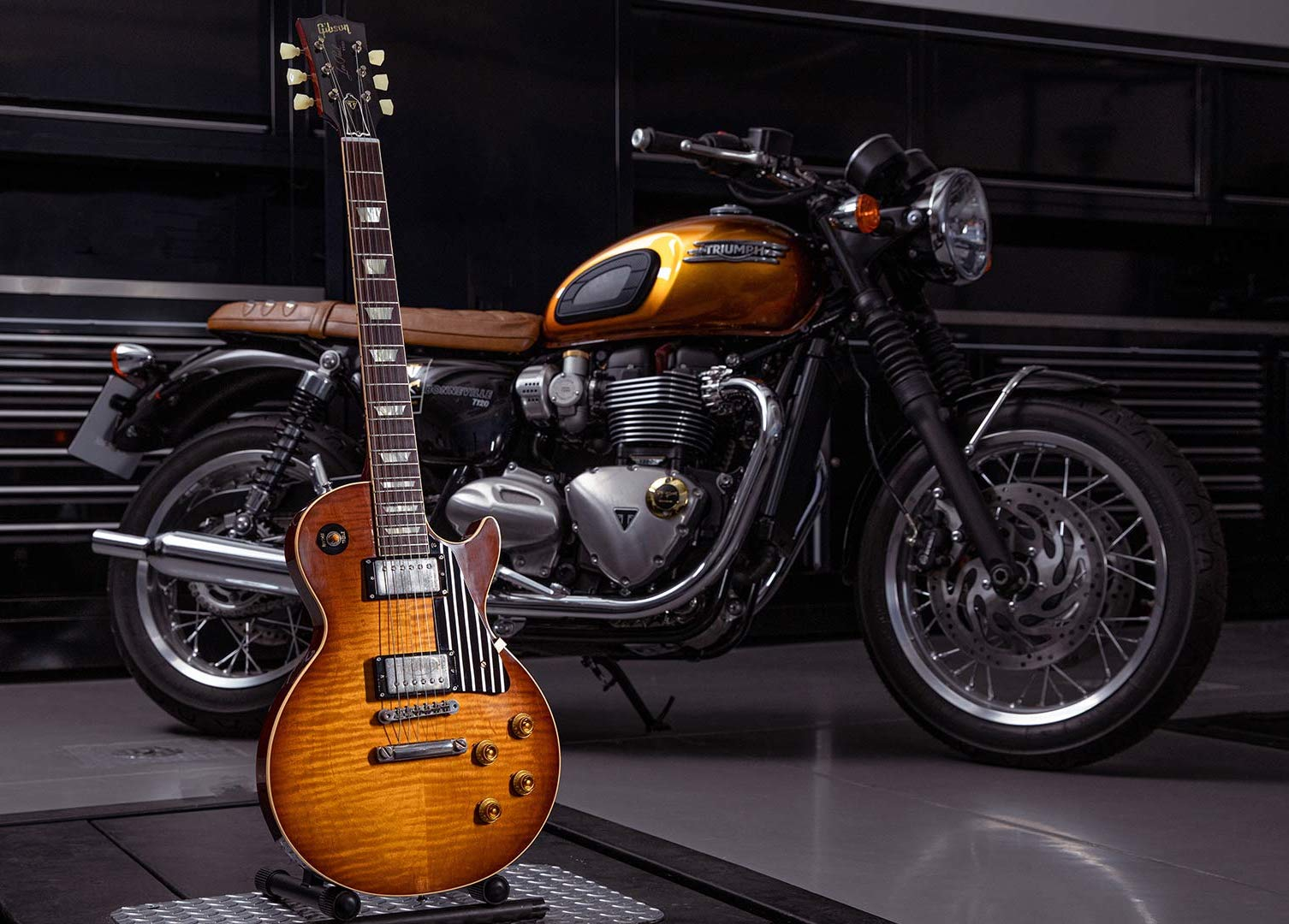 esperanza Ashley Furman Asombro Gibson y Triumph recrean la guitarra Les Paul Standard y la motocicleta  Bonneville T120 de 1959 | Guitarristas