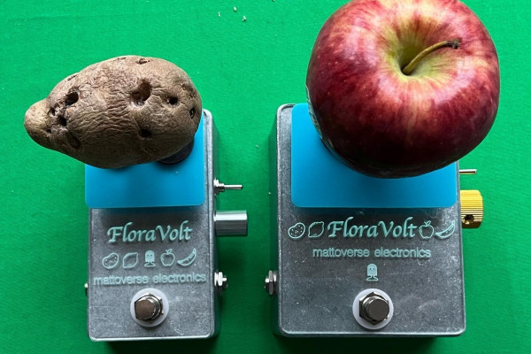 Mattoverse FloraVolt: el sonido de este pedal depende de la fruta o verdura que le "conectemos"