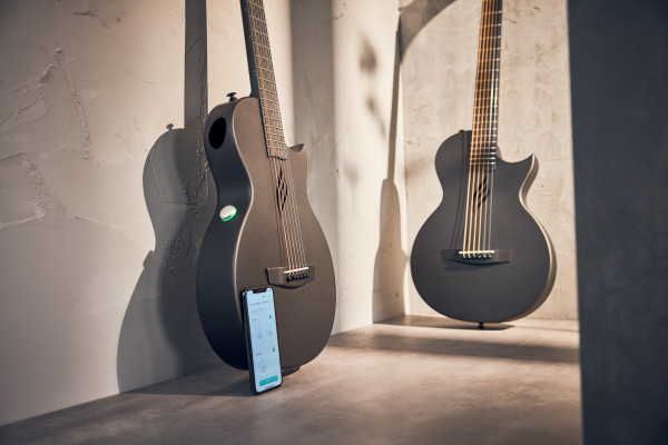 Harley Benton TravelMate y TravelMate-E, guitarras de viaje de fibra de carbono con bluetooth y efectos