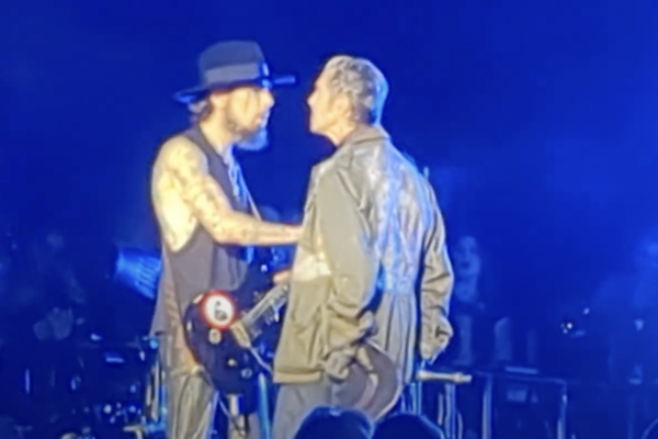 Dave Navarro, agredido en el escenario por su propio compañero en Jane's Addiction, Perry Farrell