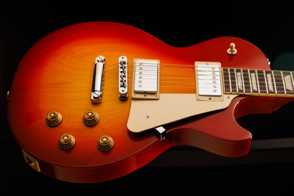 Gibson actualiza el modelo Les Paul Studio con un cuerpo más ligero y humbuckers con opción coil-tapping