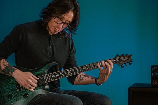 PRS y Mark Holcomb de Periphery celebran 10 años de colaboración actualizando su primera guitarra signature