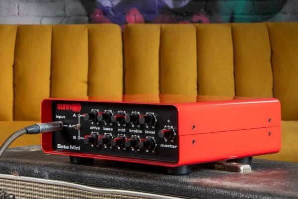 Sunn Beta Mini: versión moderna y compacta del cabezal a transistores usado por Kurt Cobain, Metallica o Tool