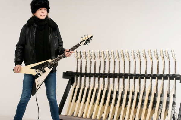 Gibson Michael Schenker 1971 Flying V Collector’s Edition: réplica de la original que posee ahora Kirk Hammett