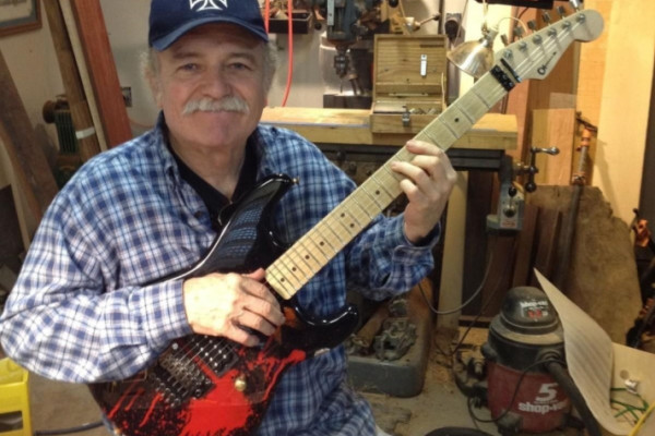 Muere Wayne Charvel, uno de los padres de la superstrat