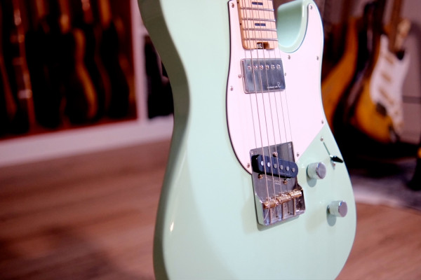 Yamaha Pacifica SC Standard Plus: una T-shape con un mástil sobresaliente, por Tony Waka