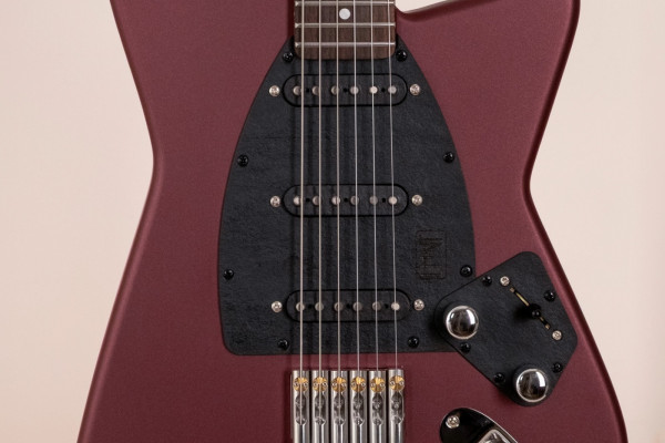 Céleste LMNT: una guitarra con electrónica intercambiable en cinco minutos