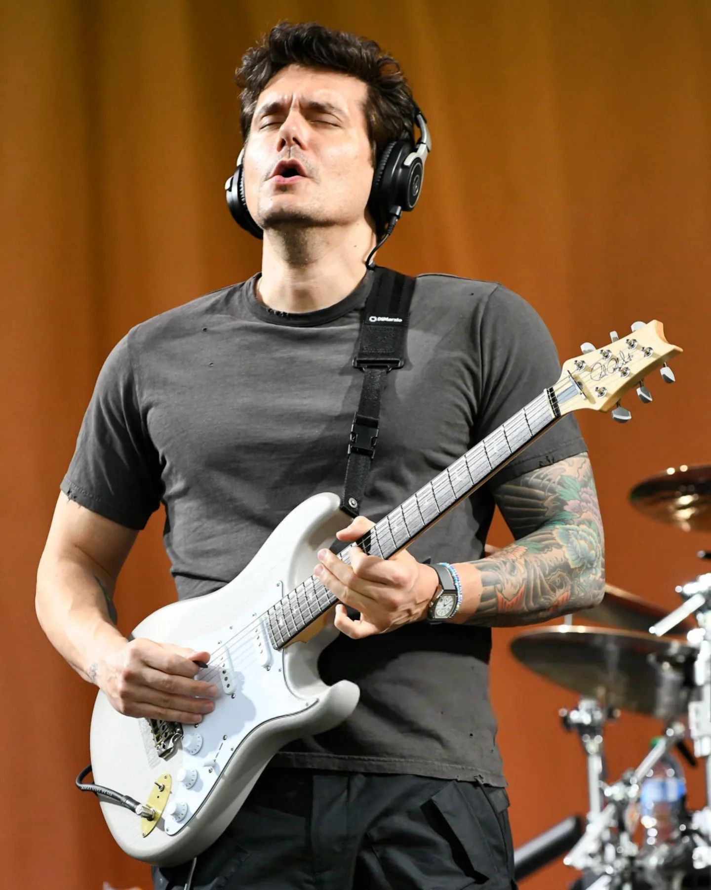 John Mayer muestra un prototipo de su nueva PRS Silver Sky con vibrato