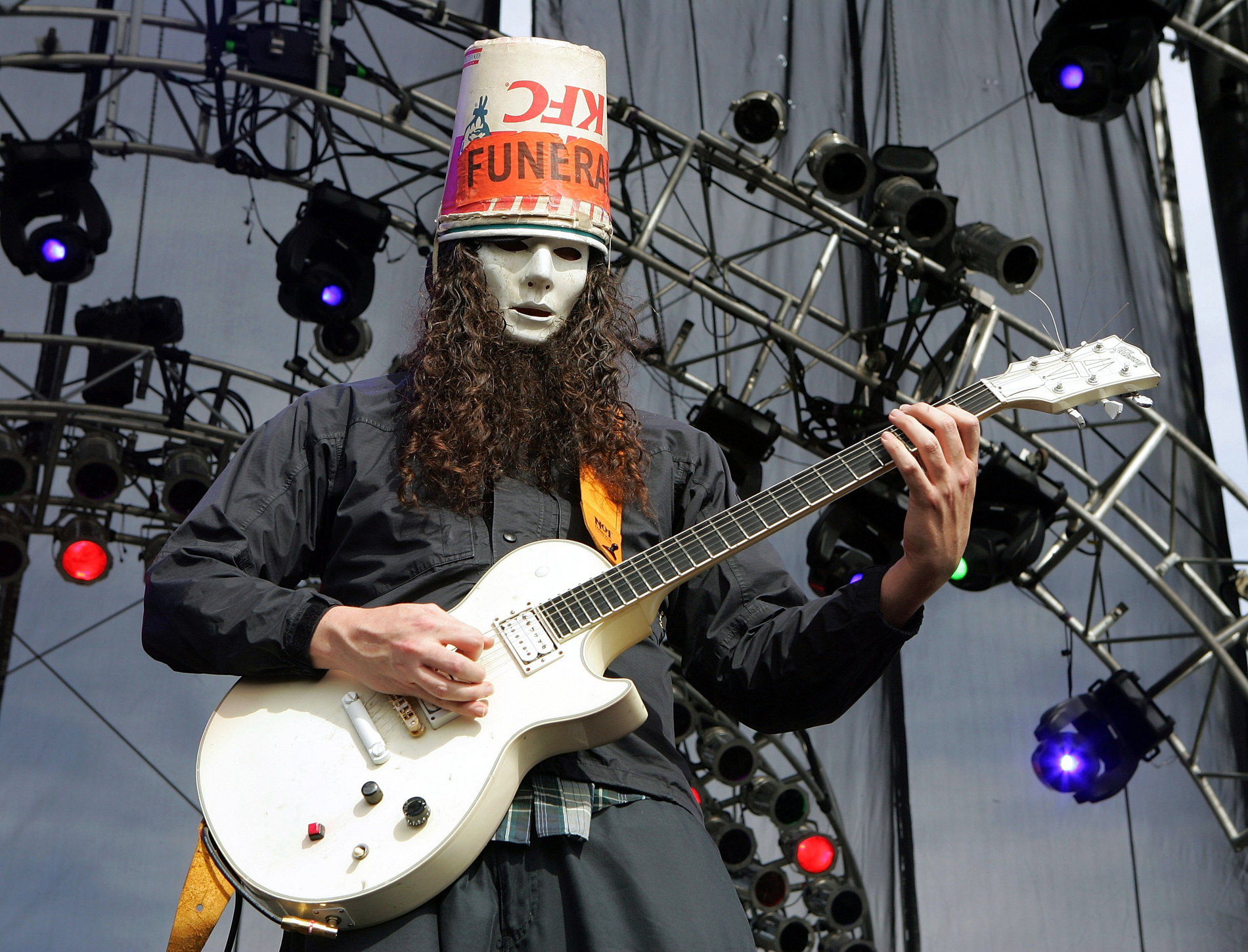 Образы музыкантов. Buckethead. Brian Carroll Buckethead. Брайан Патрик Кэрролл. Buckethead гитарист.