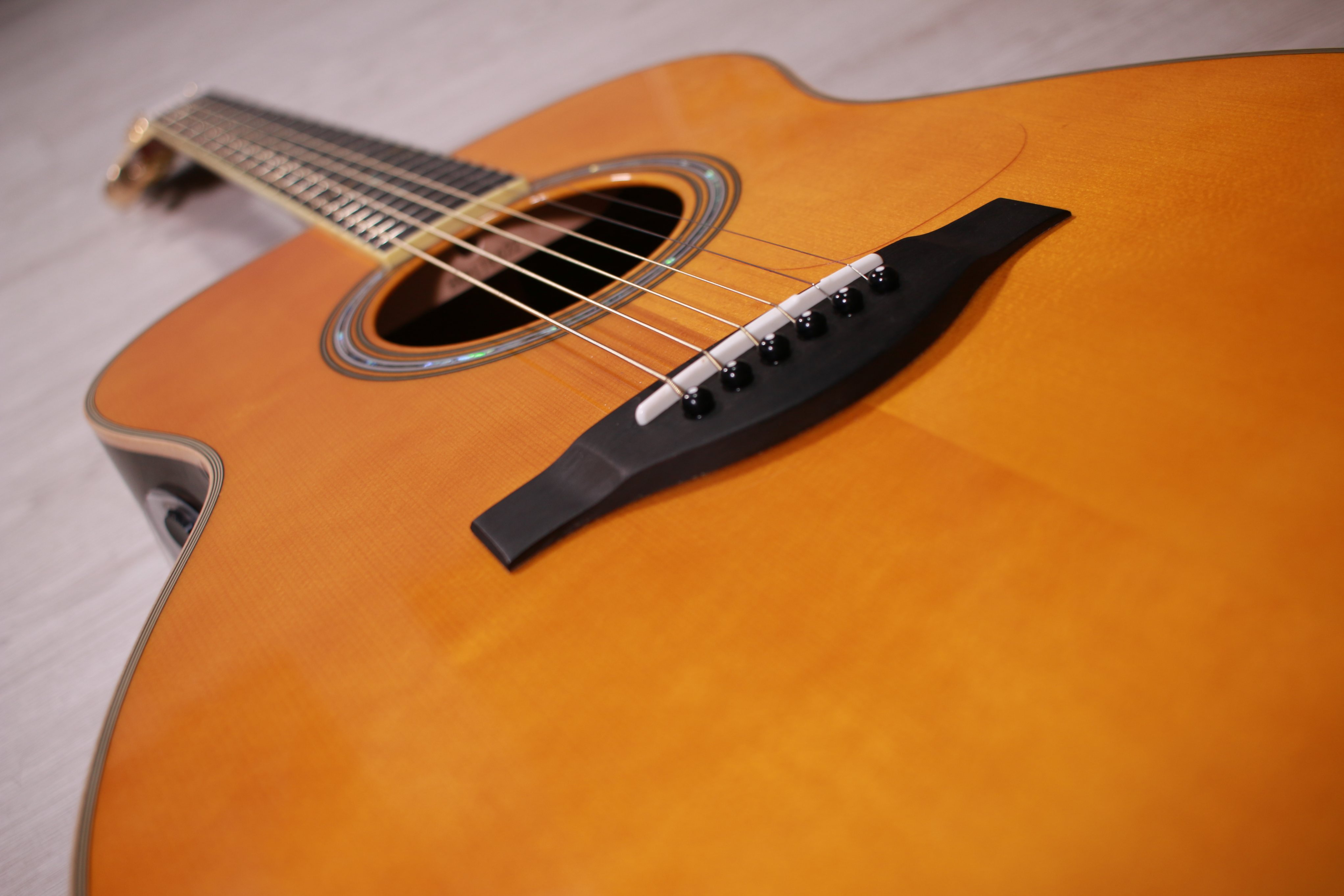 Review Yamaha LS Transacoustic, la guitarra que reproduce sus propios  efectos | Guitarristas.info