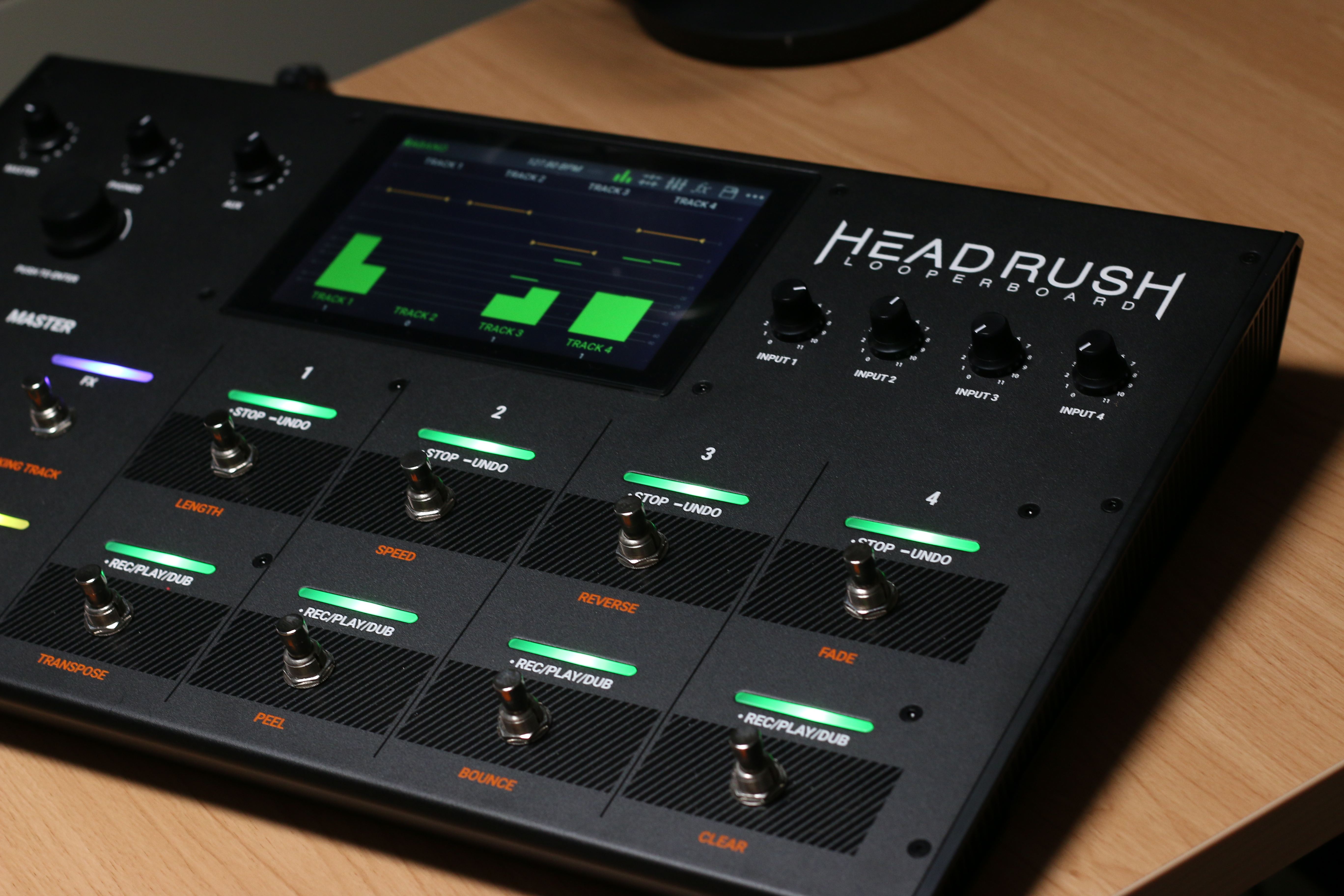 Review de Headrush Looperboard, looper multipista con pantalla táctil